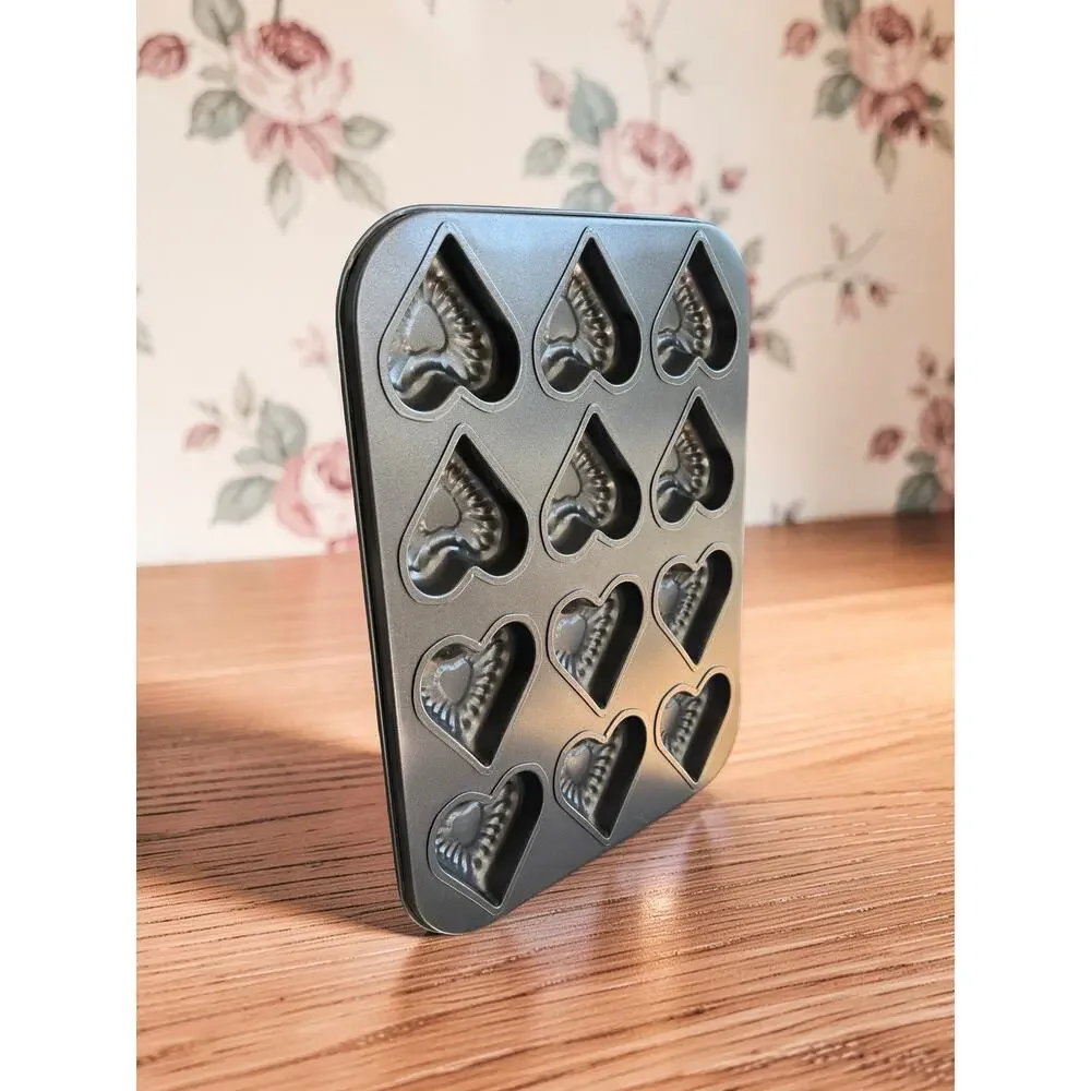 12-Cavity Mini Heart Cake Baking Pan Nonstick Fluted Valentine Brownie Molda